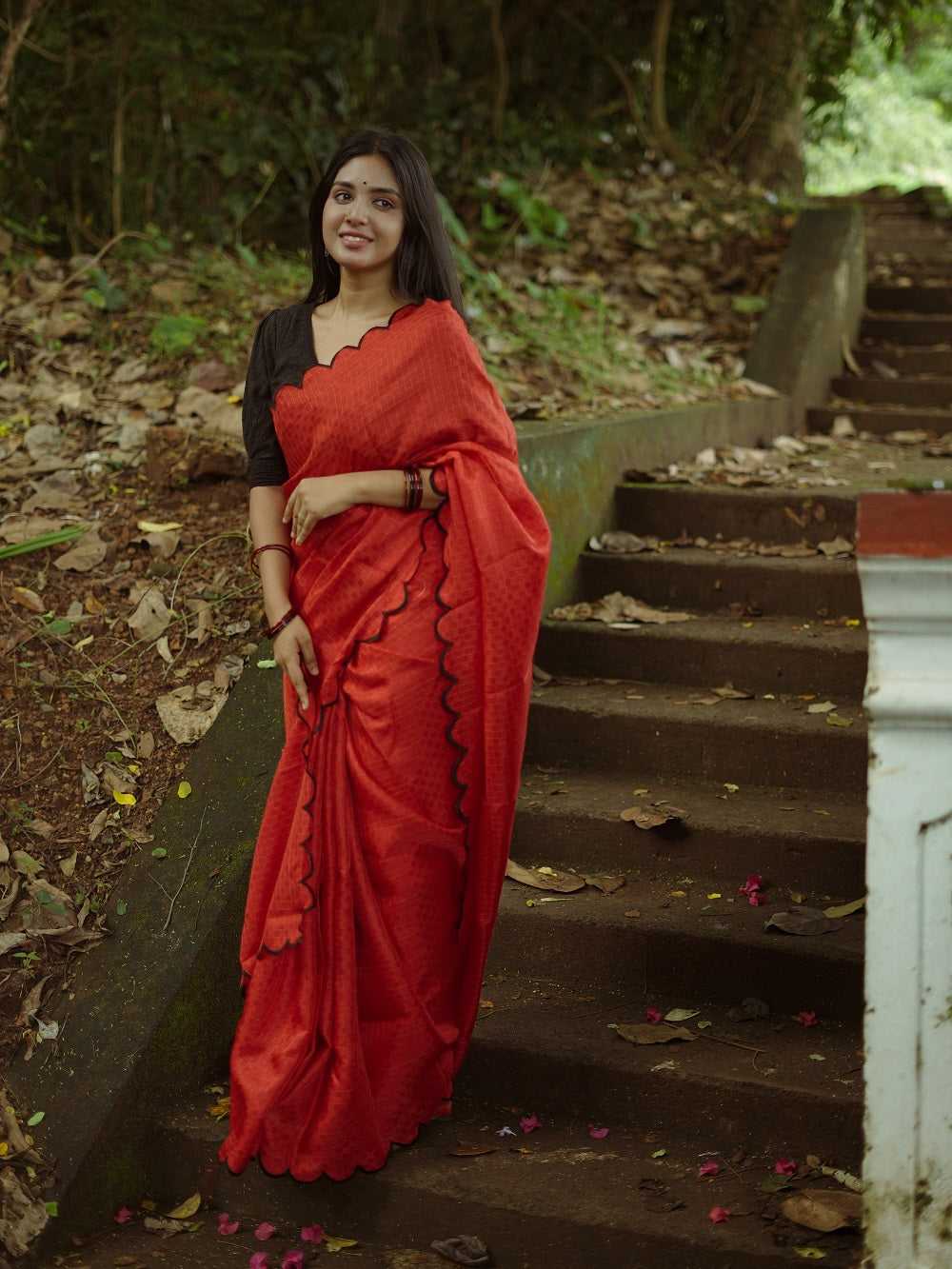 The Power of Red: A Guide to the Timeless Red Saree 4 The Power of Red: A Guide to the Timeless Red Saree