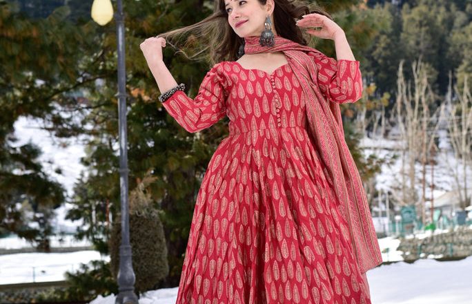 Radiate Elegance: Why a Silk Red Suit is Your Perfect Choice for Every Occasion